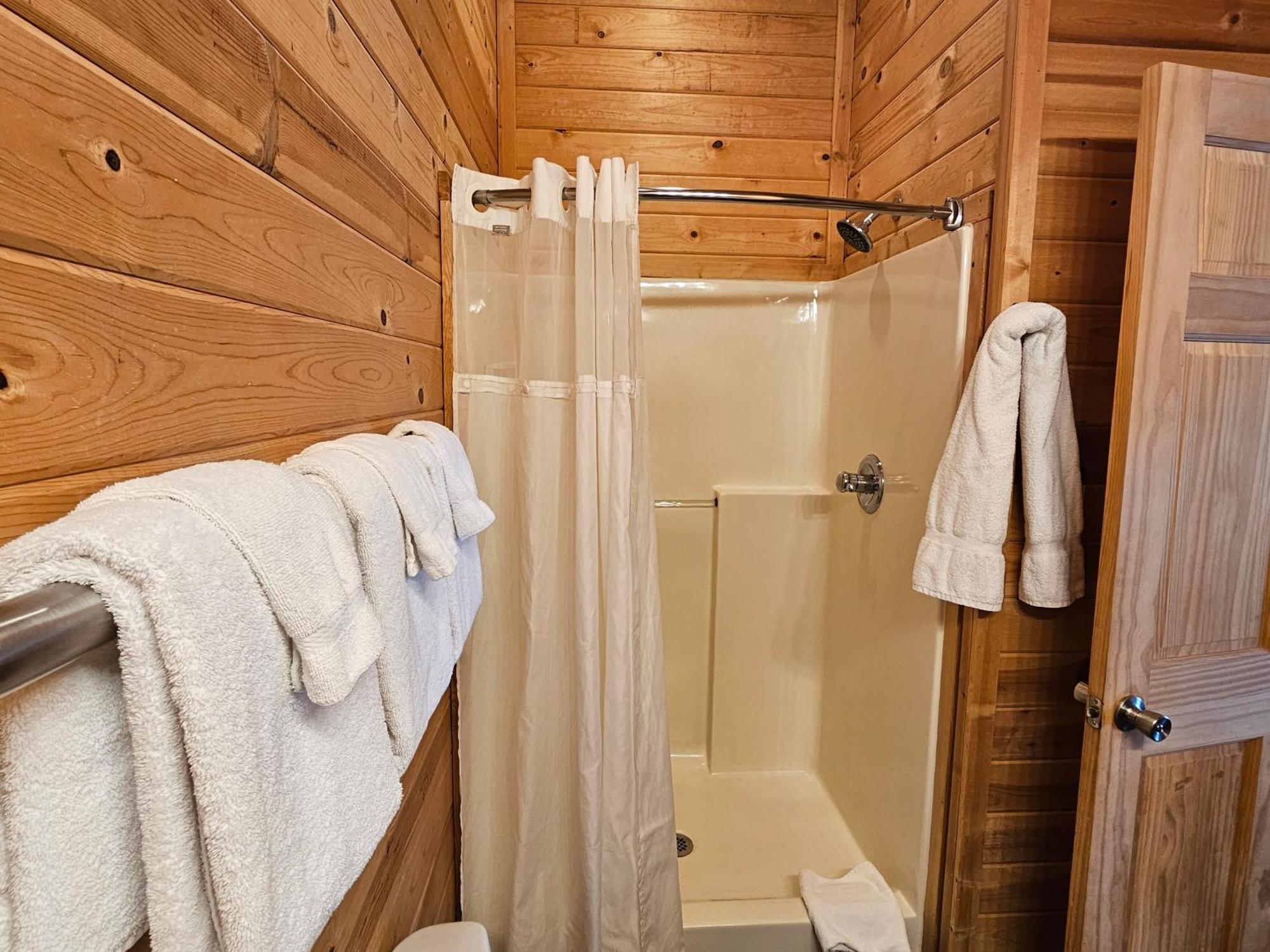 Apartment 2 Min To Beaver Lakeking Bedfirepitjetted Tub Eureka Springs