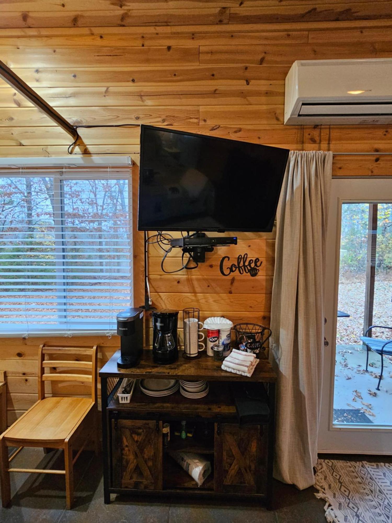 2 Min To Beaver Lakeking Bedfirepitjetted Tub Apartment Eureka Springs